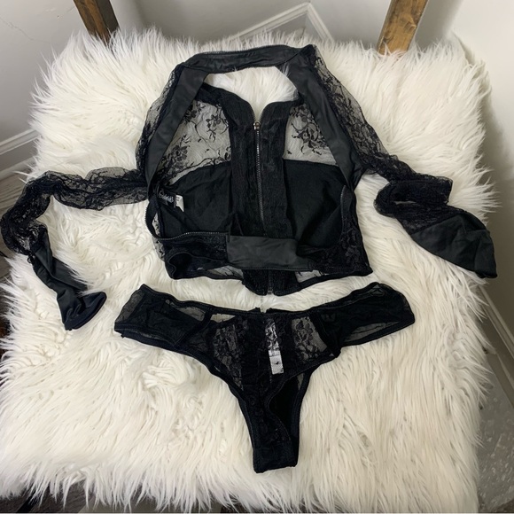 Fredricks of Hollywood Black Lace Women's Intimate Set Size S - Picture 4 of 5